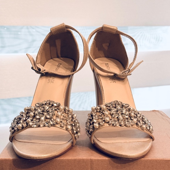 Benjamin Walk Touch Ups Heeled Sandals 6.5 Color Champagne. ACCEPTING OFFERS ! - Picture 7 of 11